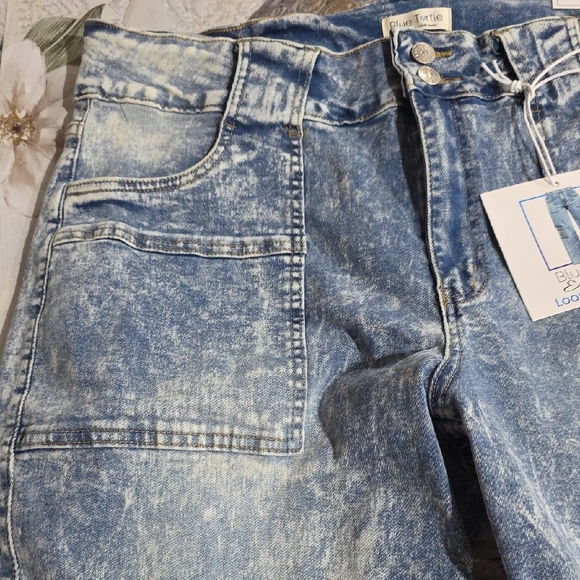 Women's High Rise Acid Wash Jeans - Picture 4 of 14